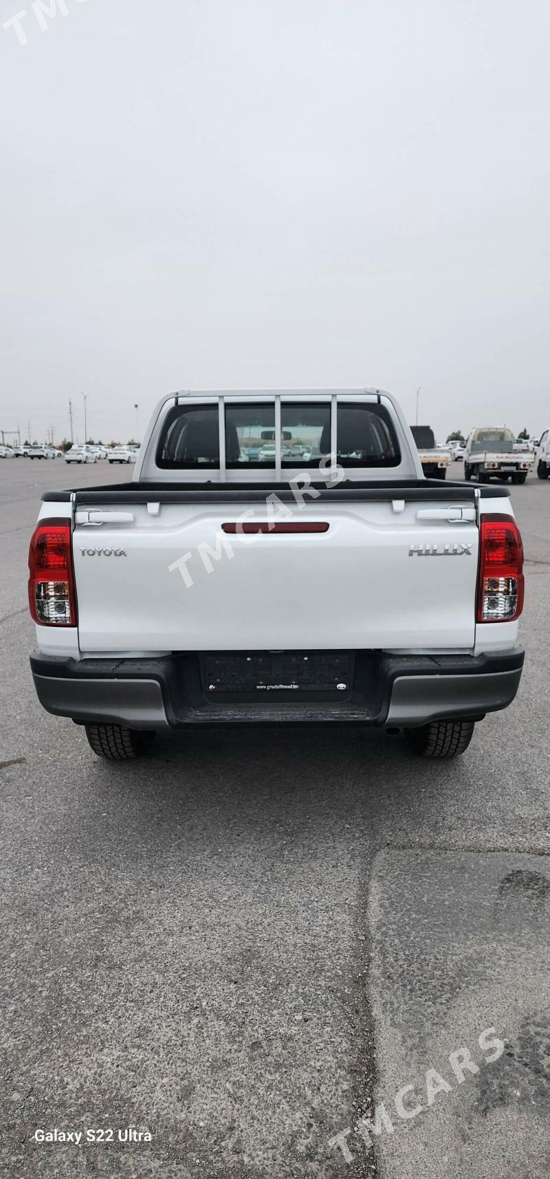 Toyota Hilux 2024 - 617 000 TMT - Aşgabat - img 9