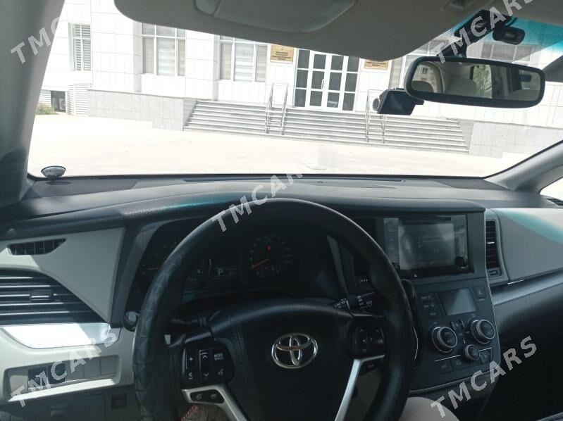 Toyota Sienna 2016 - 350 000 TMT - Балканабат - img 6