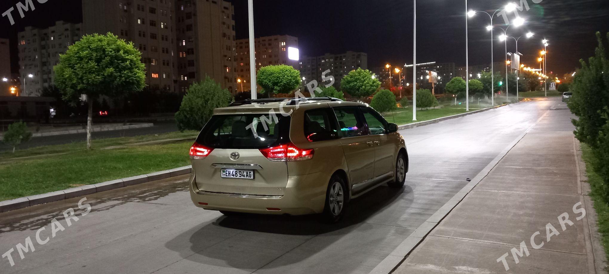 Toyota Sienna 2010 - 270 000 TMT - Aşgabat - img 3