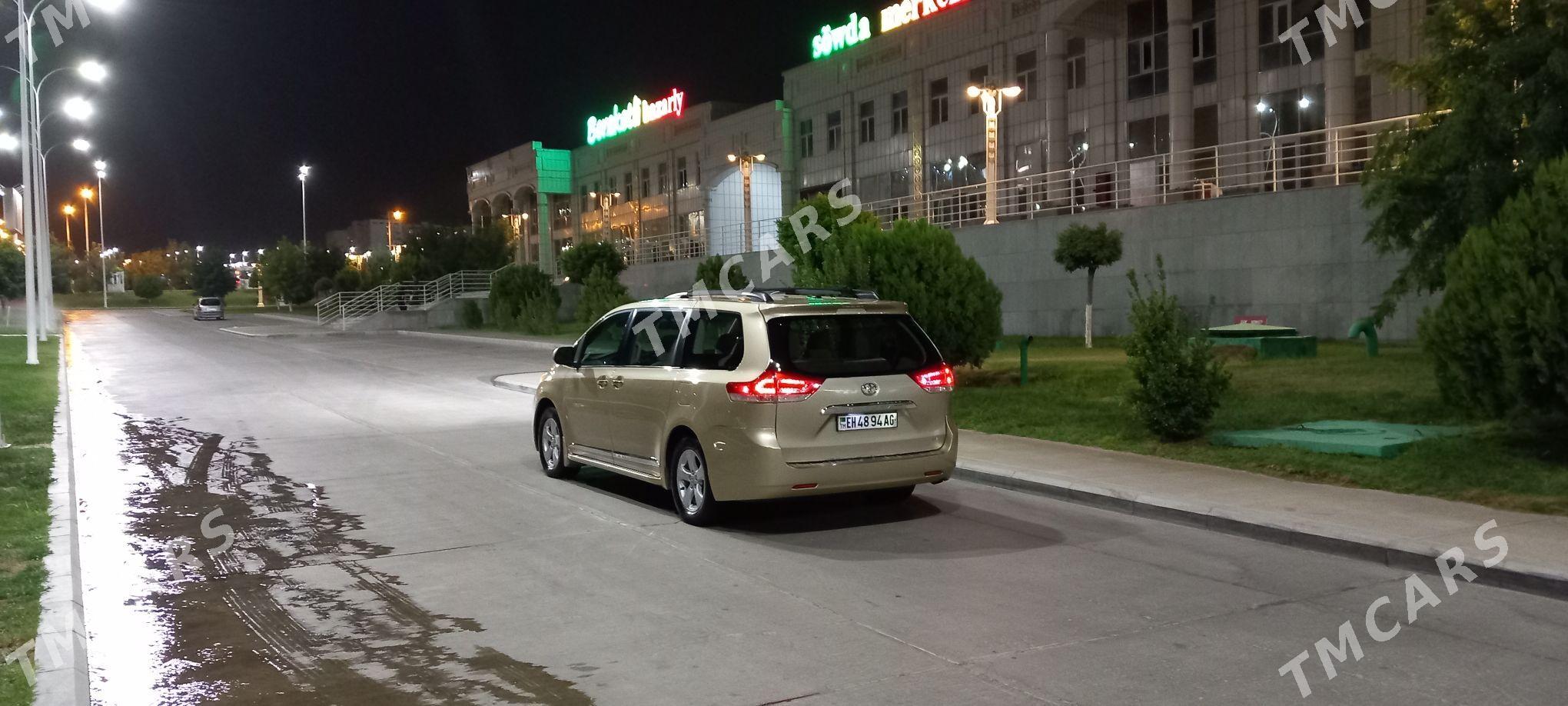 Toyota Sienna 2010 - 270 000 TMT - Aşgabat - img 4