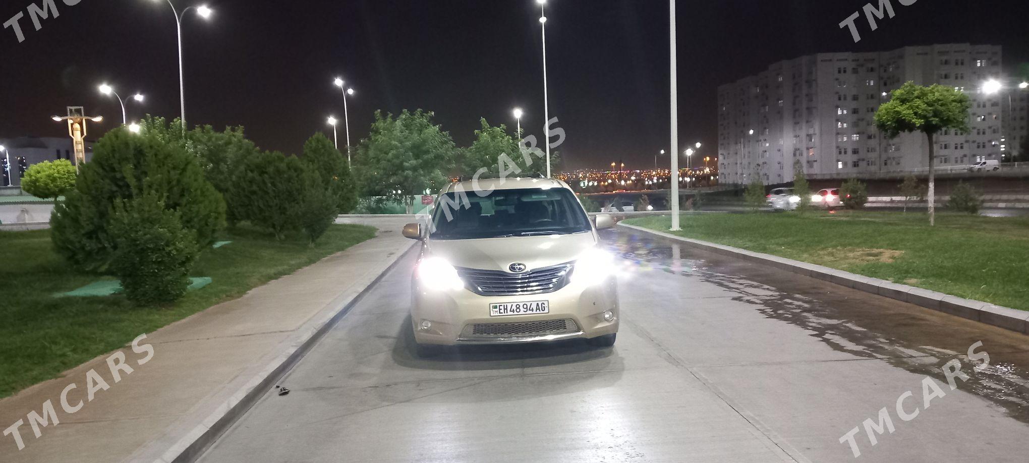 Toyota Sienna 2010 - 270 000 TMT - Aşgabat - img 6