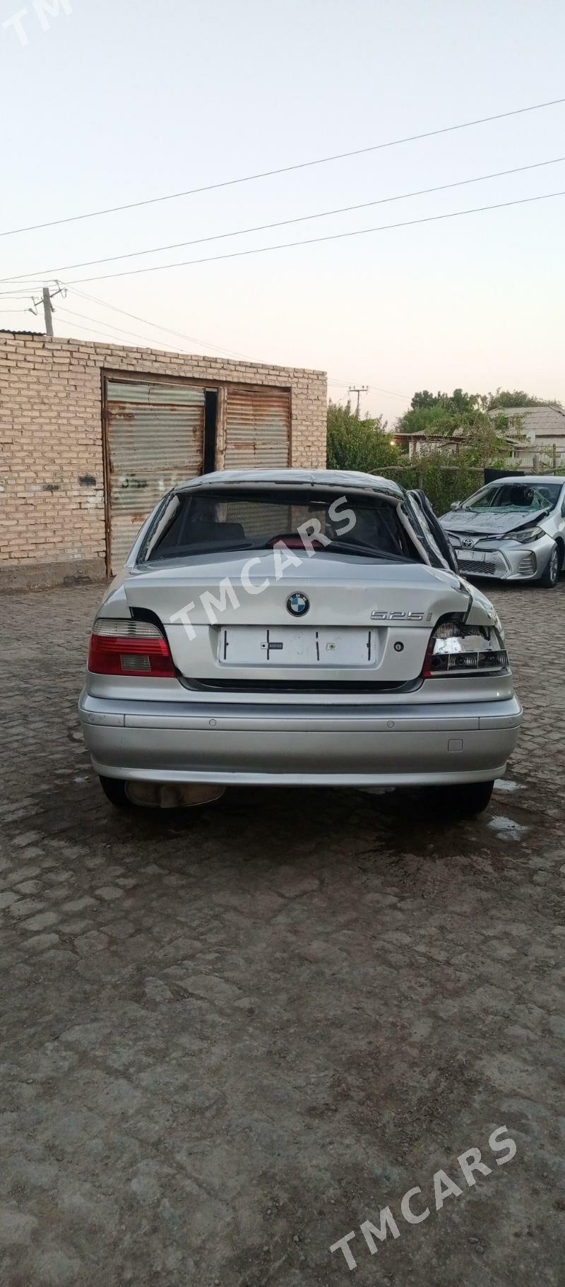 BMW E39 2002 - 42 000 TMT - Mary - img 2