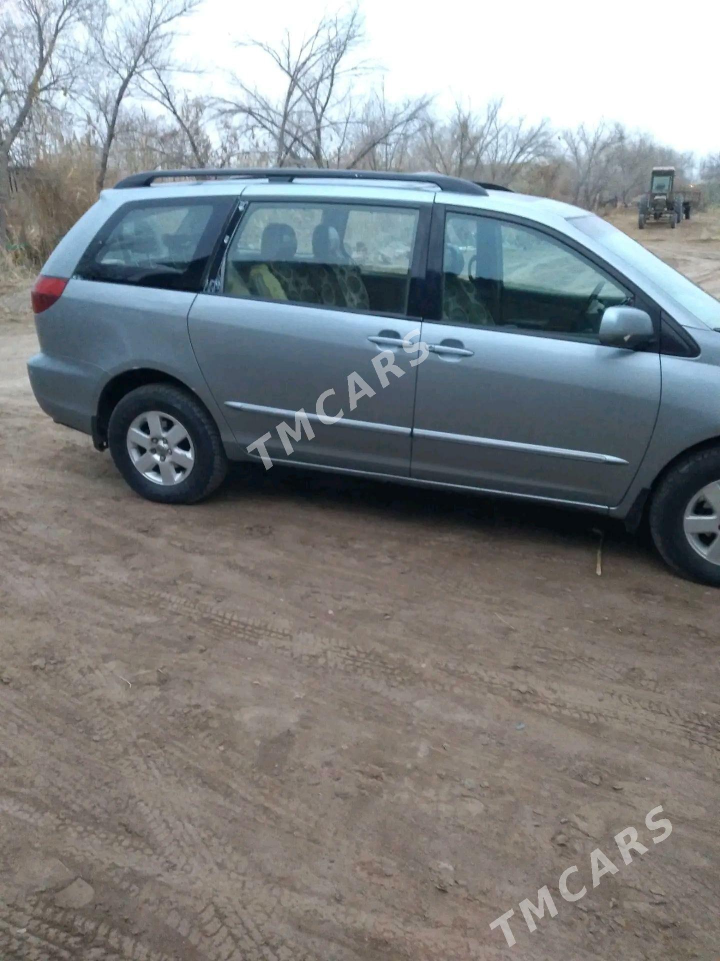 Toyota Sienna 2004 - 190 000 TMT - етр. Туркменбаши - img 2