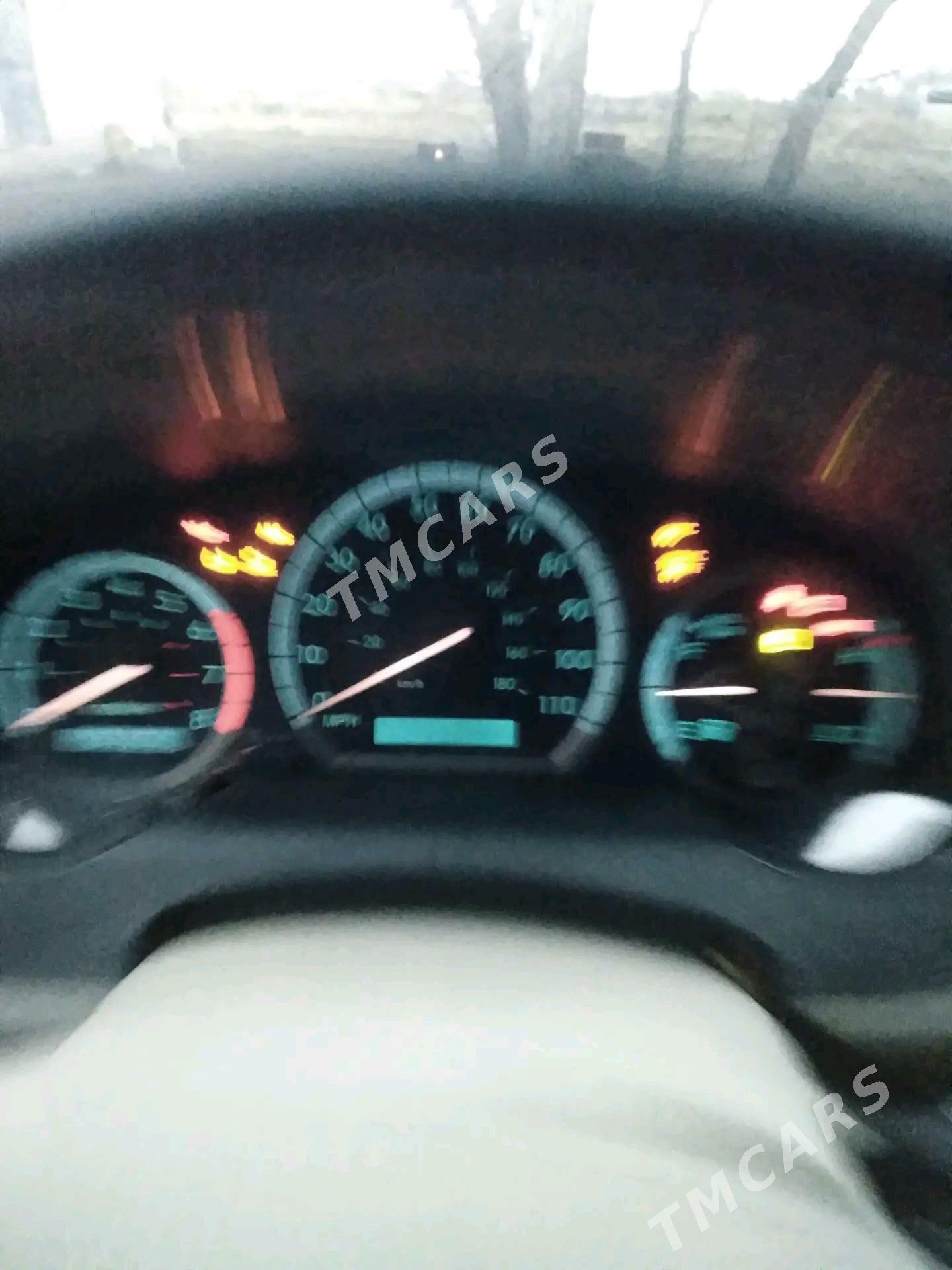 Toyota Sienna 2004 - 190 000 TMT - етр. Туркменбаши - img 5