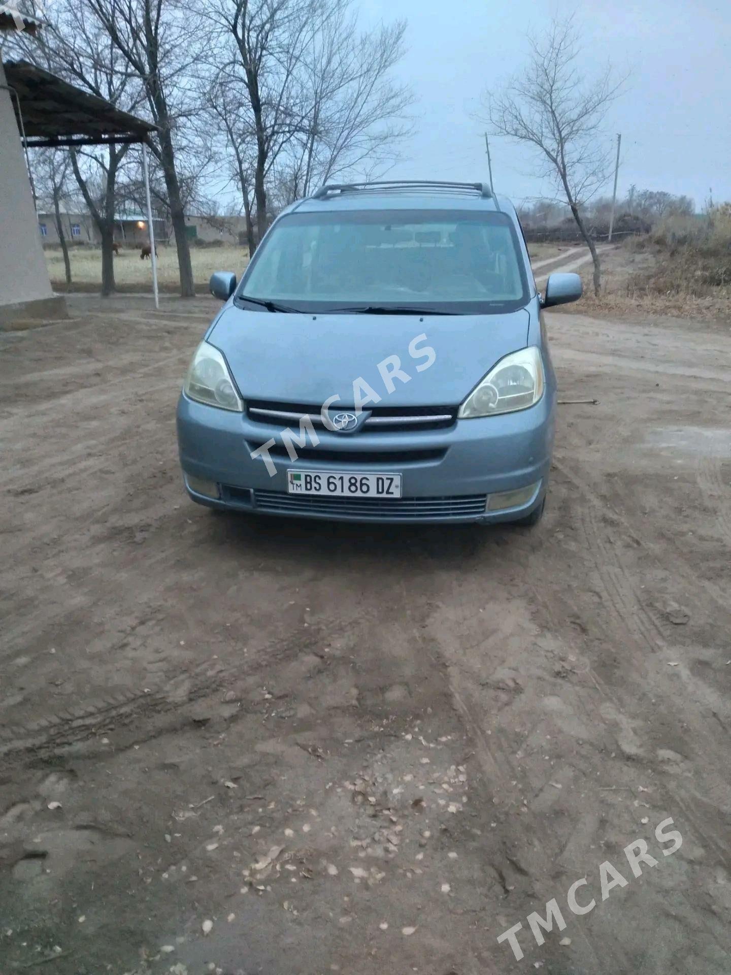 Toyota Sienna 2004 - 190 000 TMT - етр. Туркменбаши - img 3