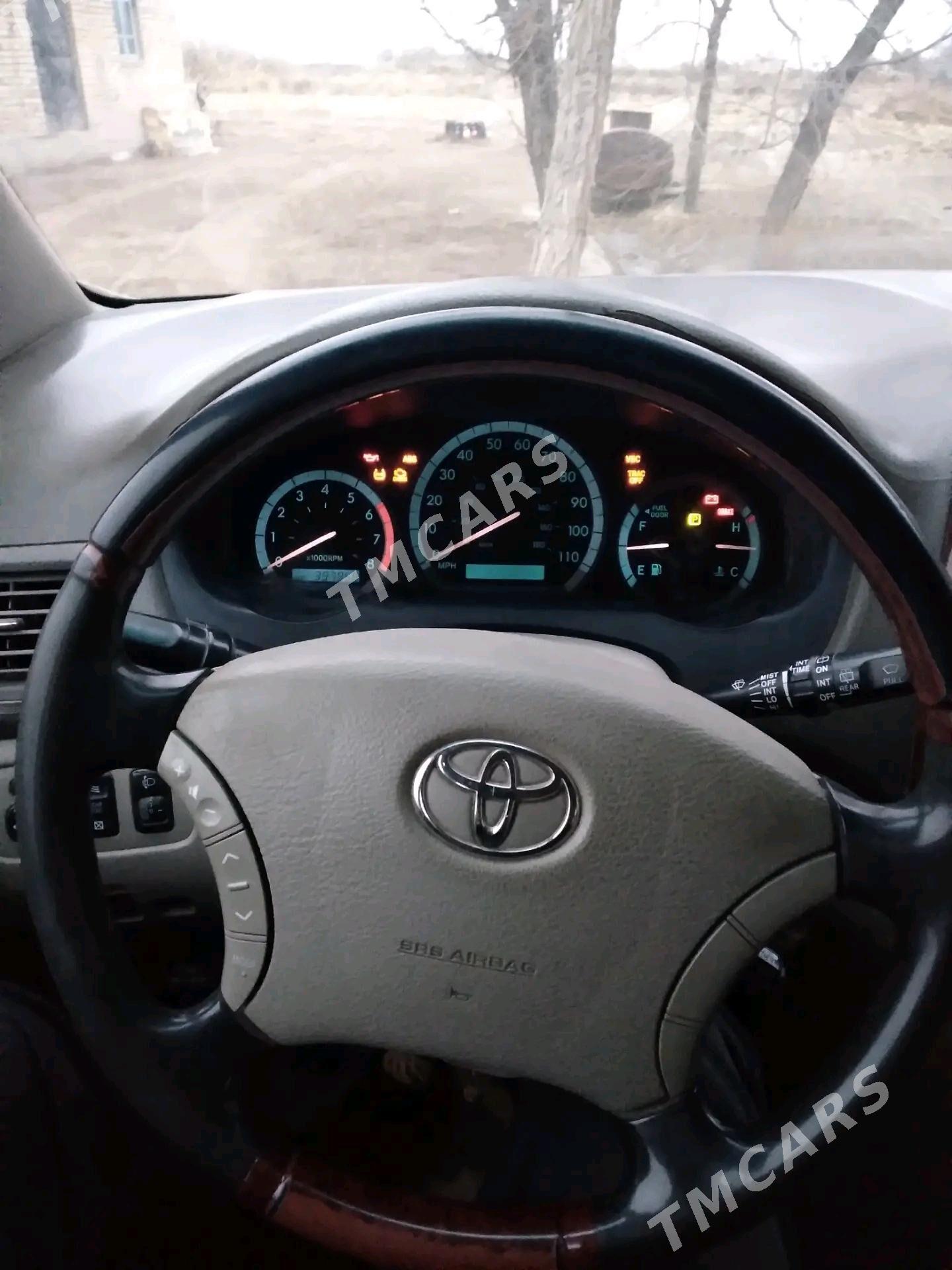Toyota Sienna 2004 - 190 000 TMT - етр. Туркменбаши - img 9