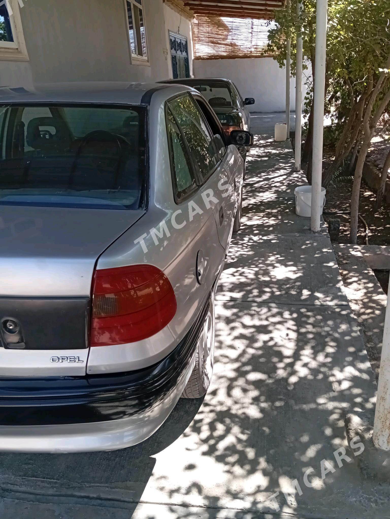 Opel Astra 1996 - 30 000 TMT - Губадаг - img 2