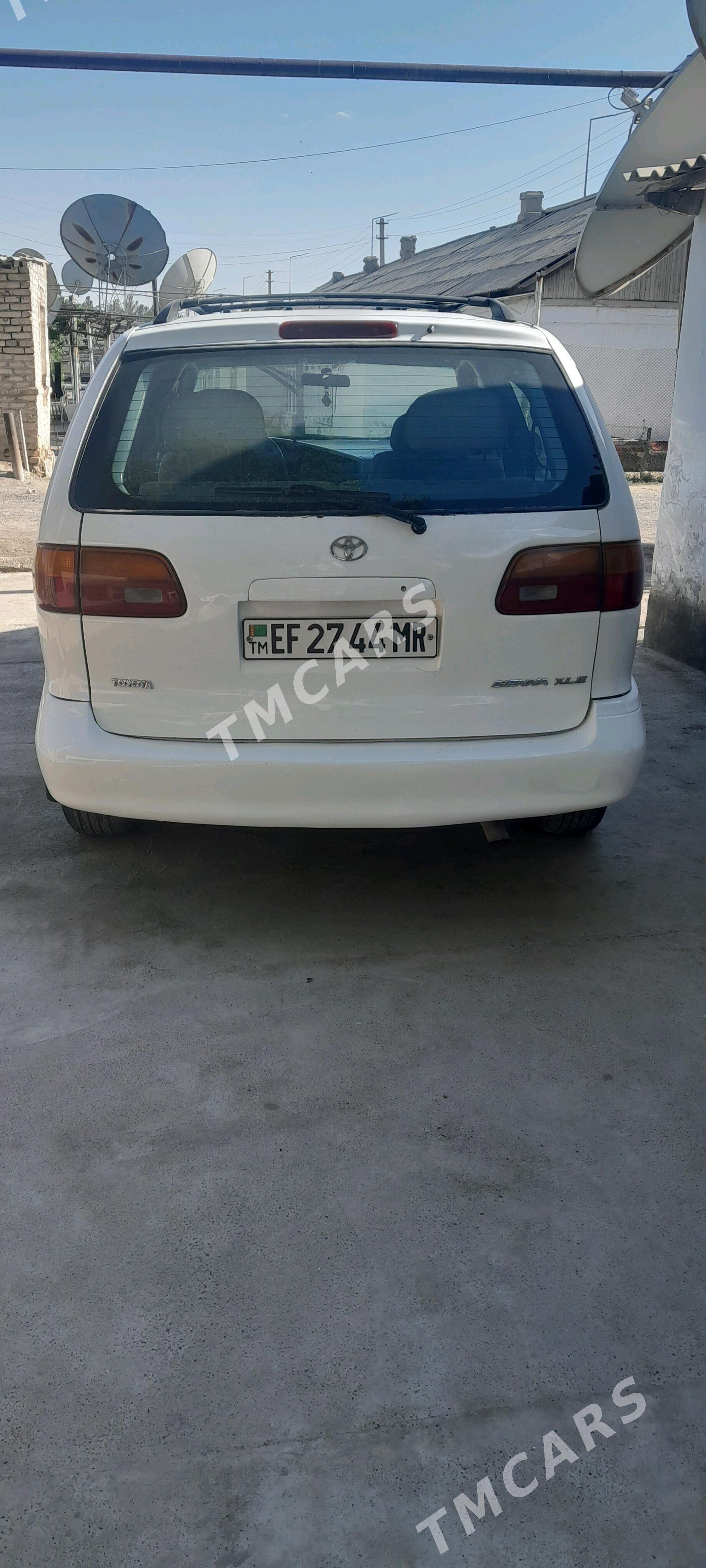 Toyota Sienna 1999 - 125 000 TMT - Мары - img 4