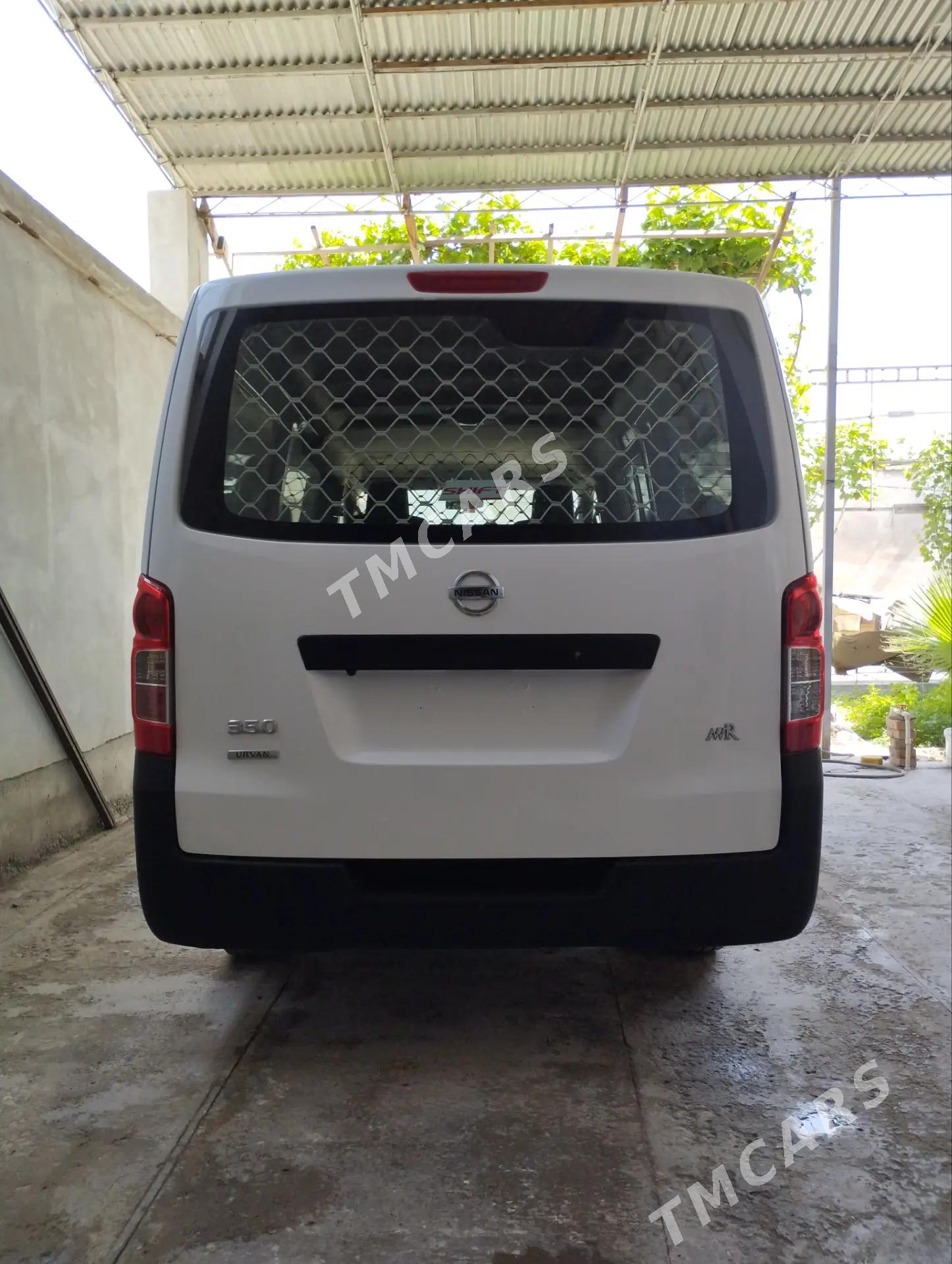Nissan Urvan 2020 - 298 000 TMT - Туркменабат - img 2