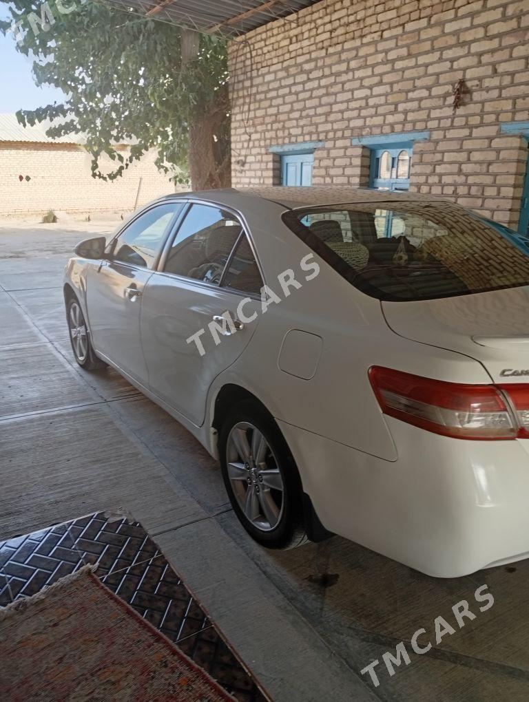 Toyota Camry 2010 - 130 000 TMT - Ёлётен - img 5