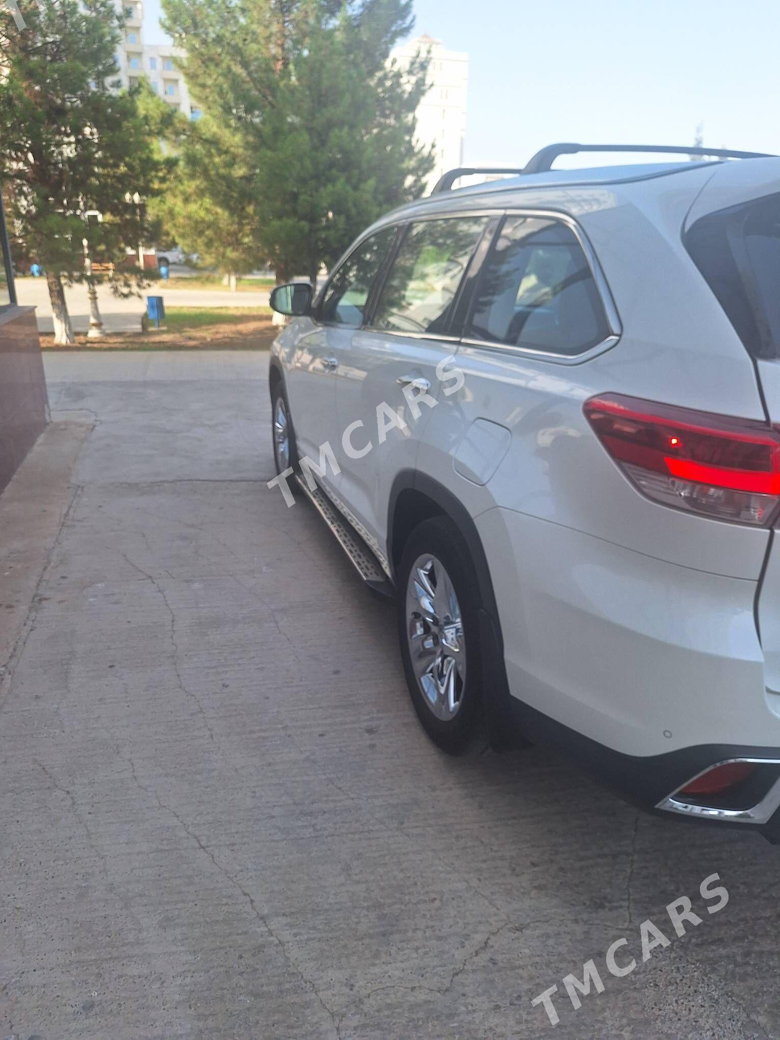 Toyota Highlander 2018 - 530 000 TMT - Aşgabat - img 2
