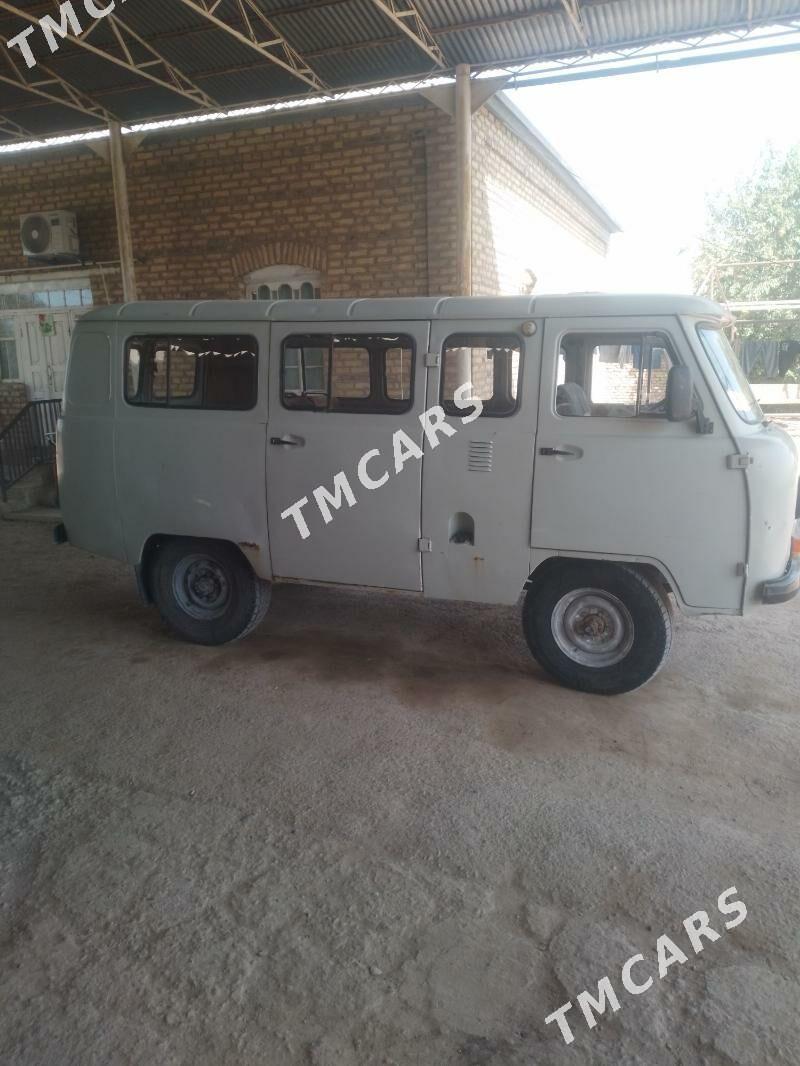 UAZ 2206 2000 - 40 000 TMT - Мургап - img 4
