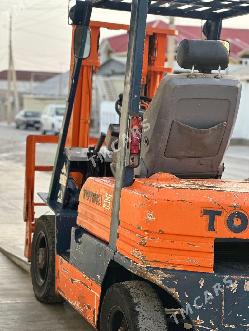 Kara Forklift 2005 - 240 000 TMT - Balkanabat - img 2