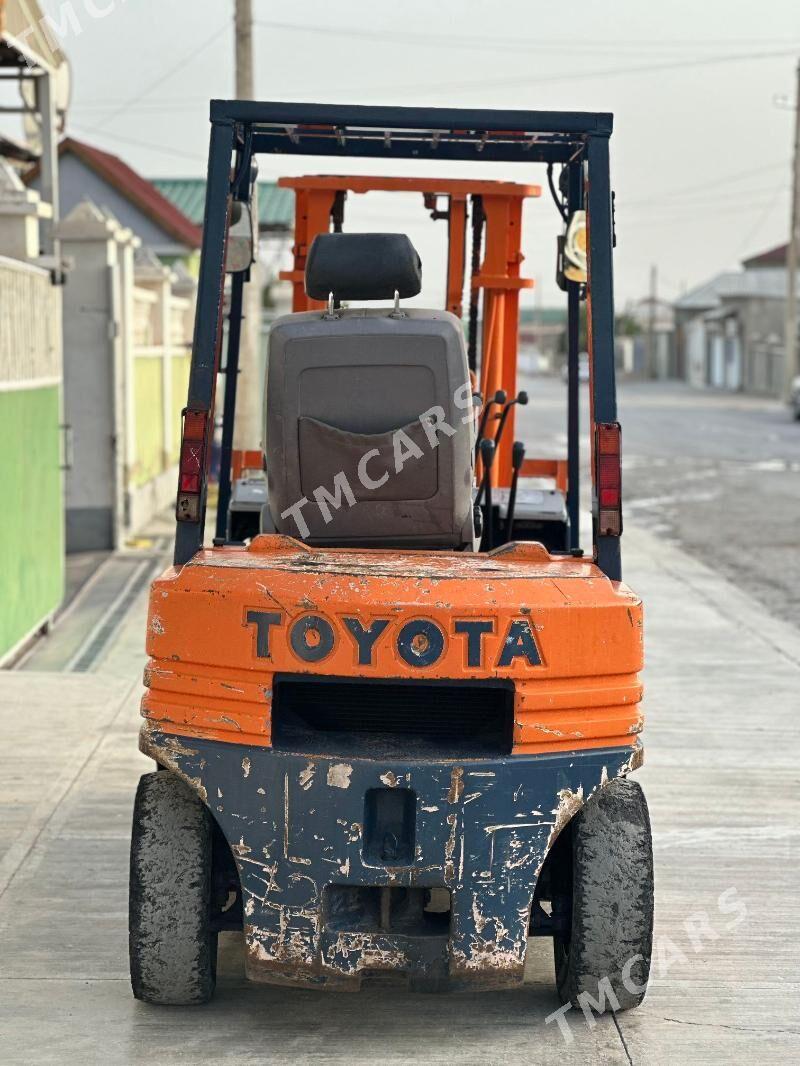 Kara Forklift 2005 - 240 000 TMT - Balkanabat - img 5