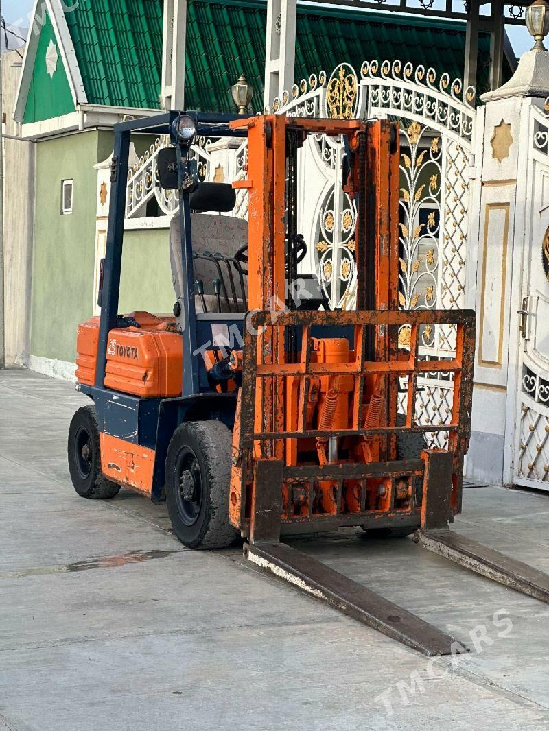 Kara Forklift 2005 - 240 000 TMT - Balkanabat - img 4