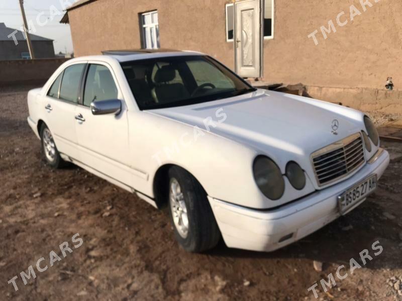 Mercedes-Benz E320 1996 - 65 000 TMT - Бедев - img 3