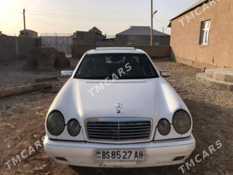 Mercedes-Benz E320 1996 - 65 000 TMT - Бедев - img 2