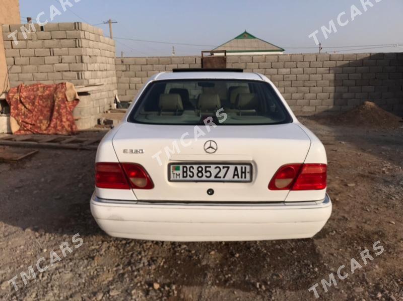Mercedes-Benz E320 1996 - 65 000 TMT - Бедев - img 8