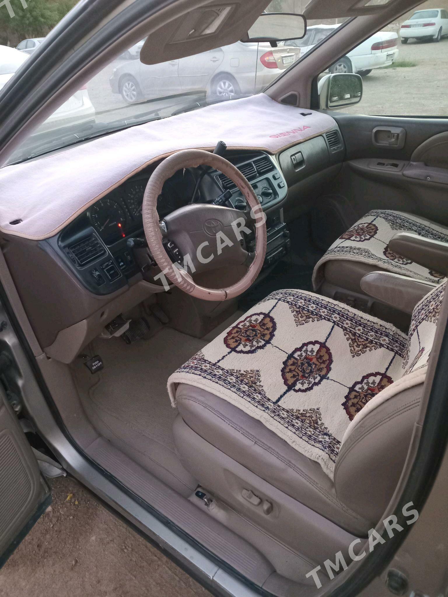 Toyota Sienna 2000 - 135 000 TMT - Теджен - img 3