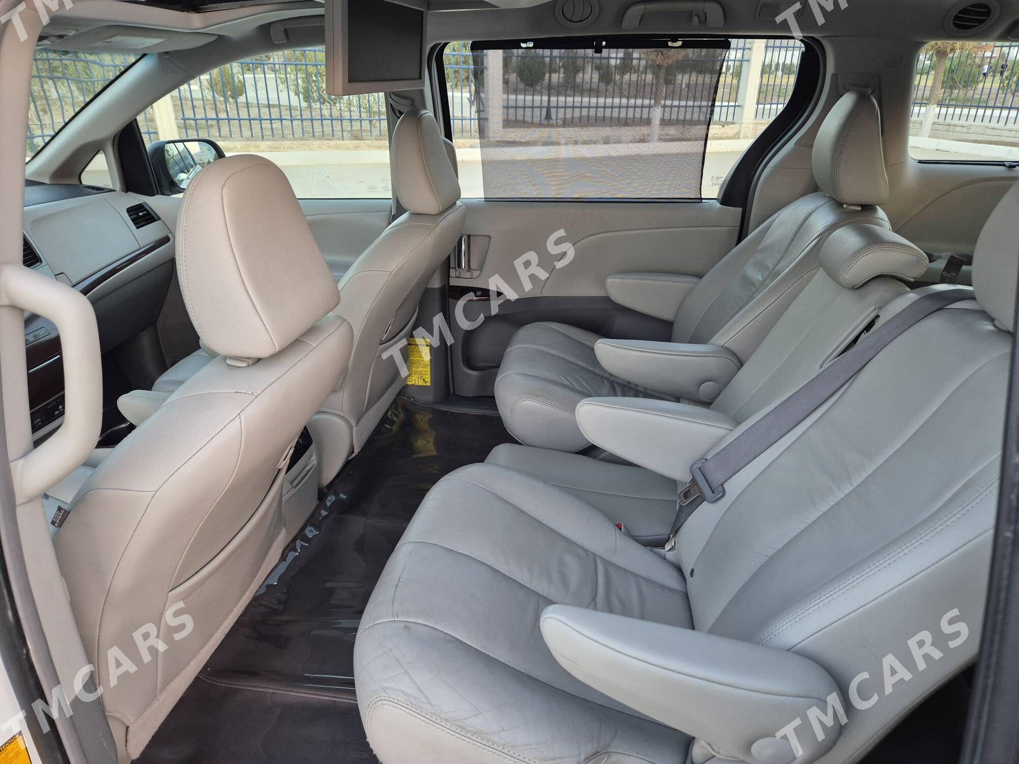 Toyota Sienna 2011 - 317 000 TMT - Gyzylarbat - img 2