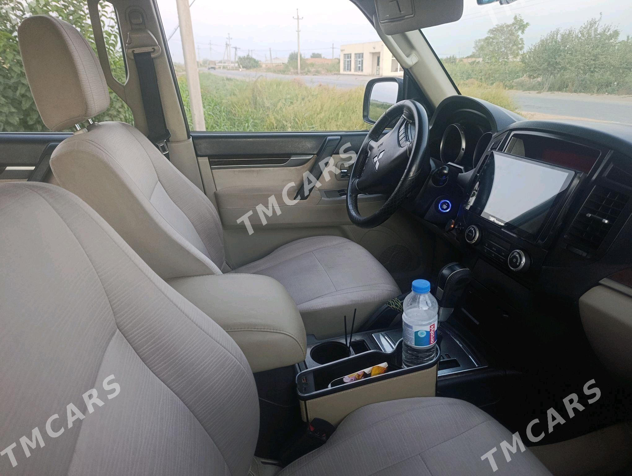 Mitsubishi Pajero 2010 - 190 000 TMT - Дянев - img 6