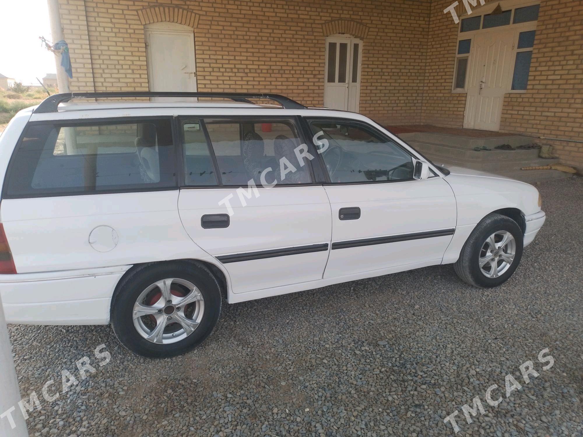 Opel Astra 1993 - 30 000 TMT - Мары - img 2