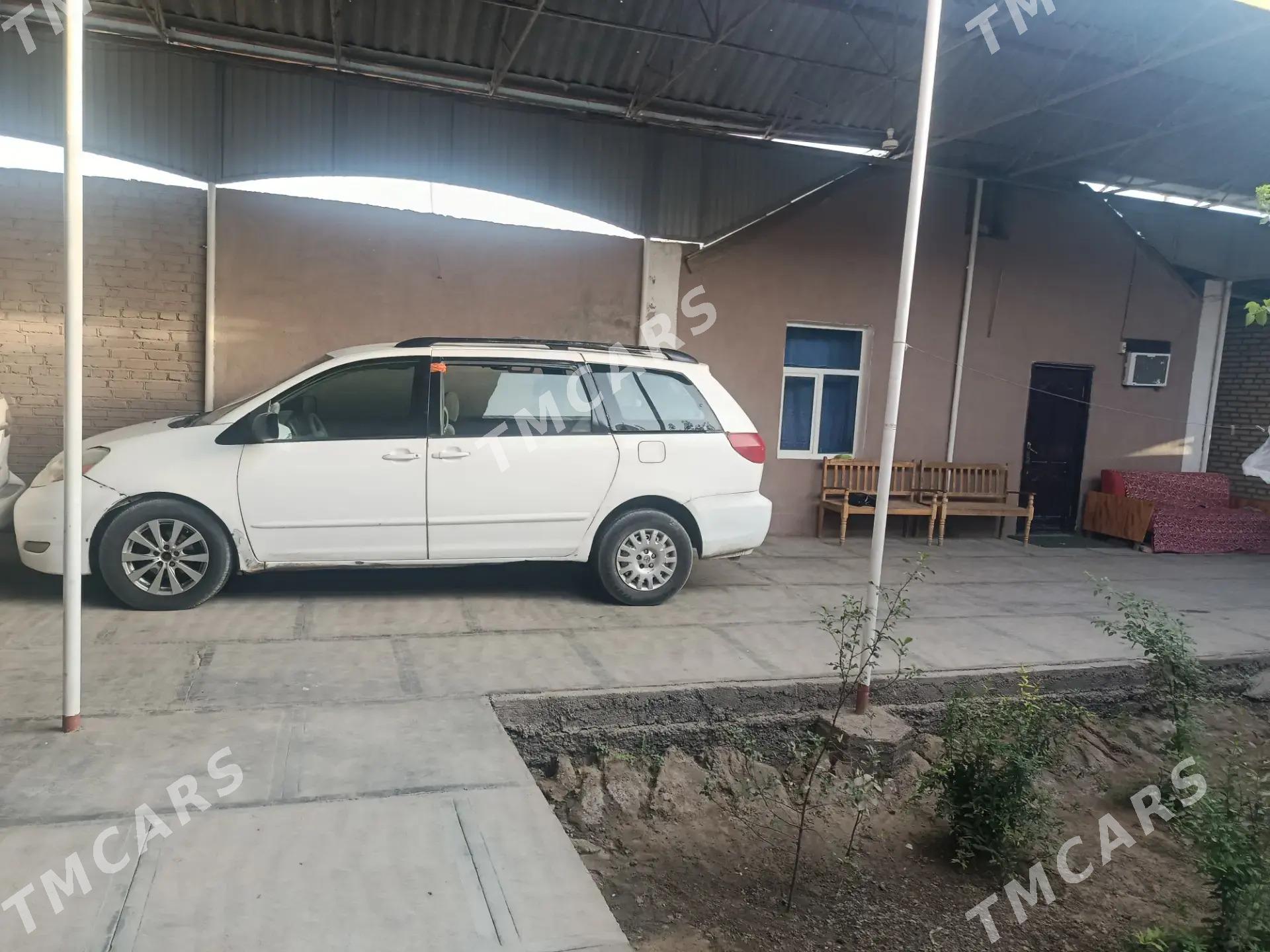 Toyota Sienna 2006 - 160 000 TMT - Байрамали - img 3