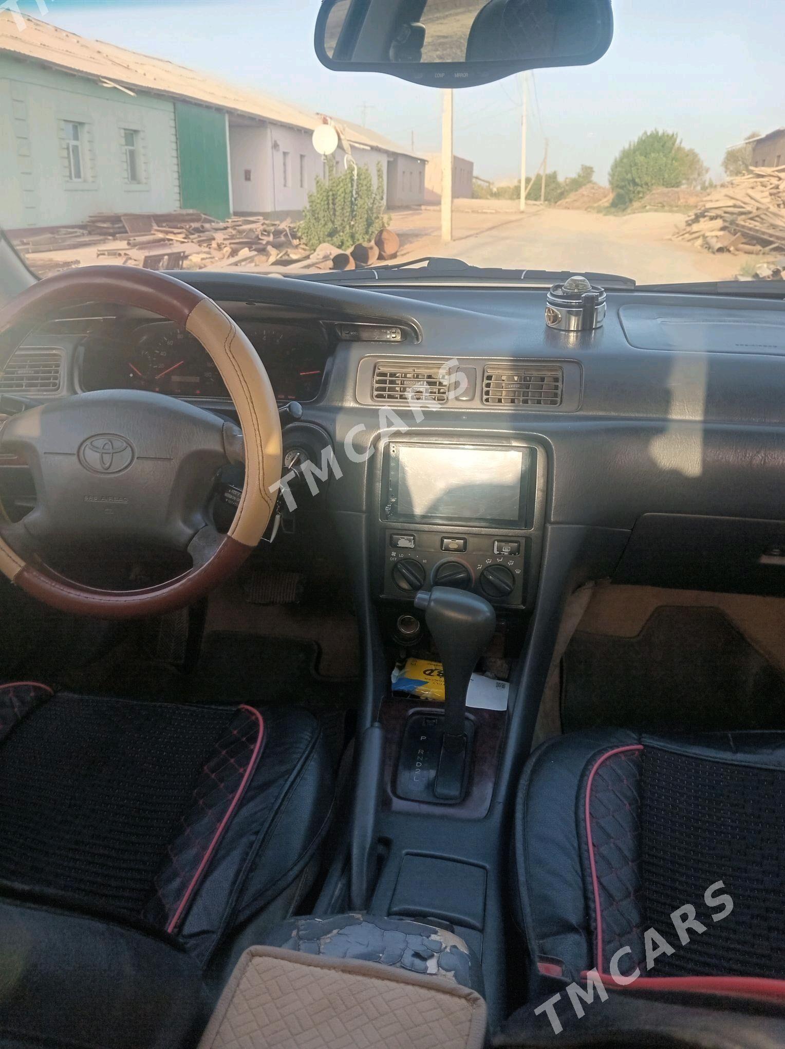 Toyota Camry 2001 - 132 000 TMT - Халач - img 3
