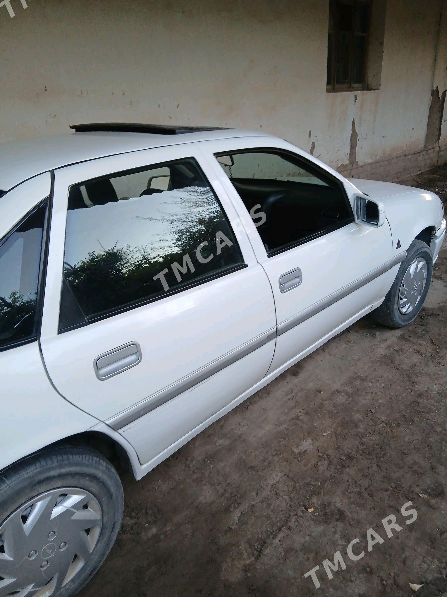 Opel Vectra 1994 - 40 000 TMT - Гурбансолтан Едже - img 3