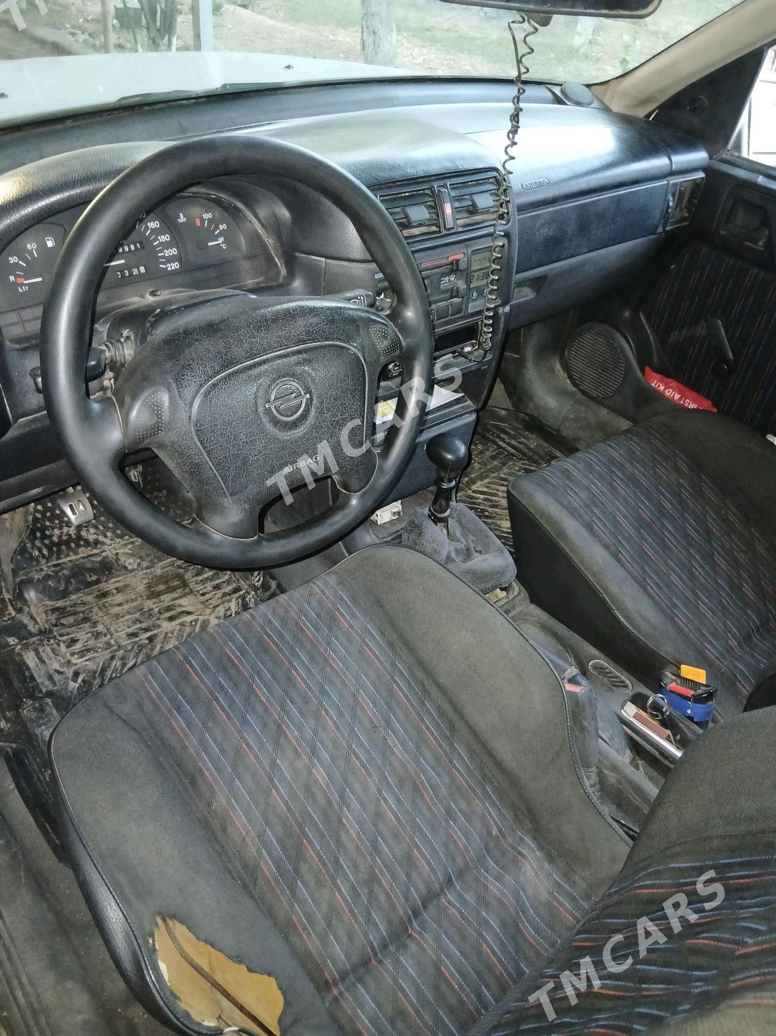 Opel Vectra 1994 - 40 000 TMT - Гурбансолтан Едже - img 6