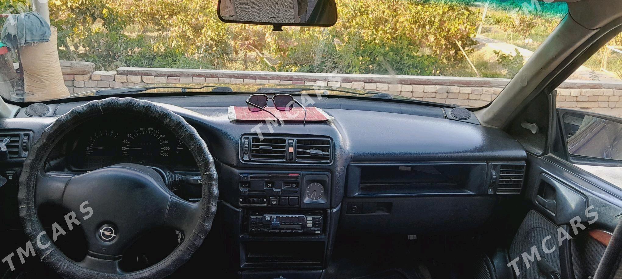 Opel Vectra 1992 - 36 000 TMT - Мургап - img 2