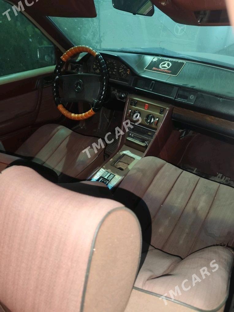 Mercedes-Benz 230E 1985 - 13 000 TMT - Туркменбаши - img 3