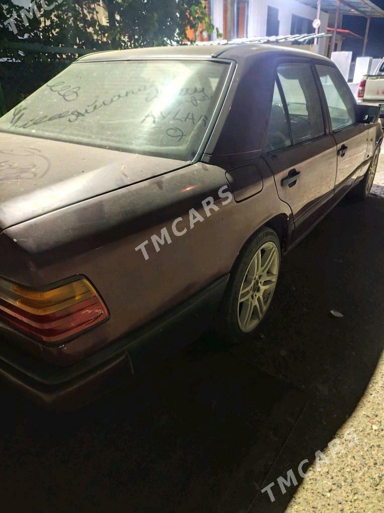 Mercedes-Benz 230E 1985 - 13 000 TMT - Туркменбаши - img 5