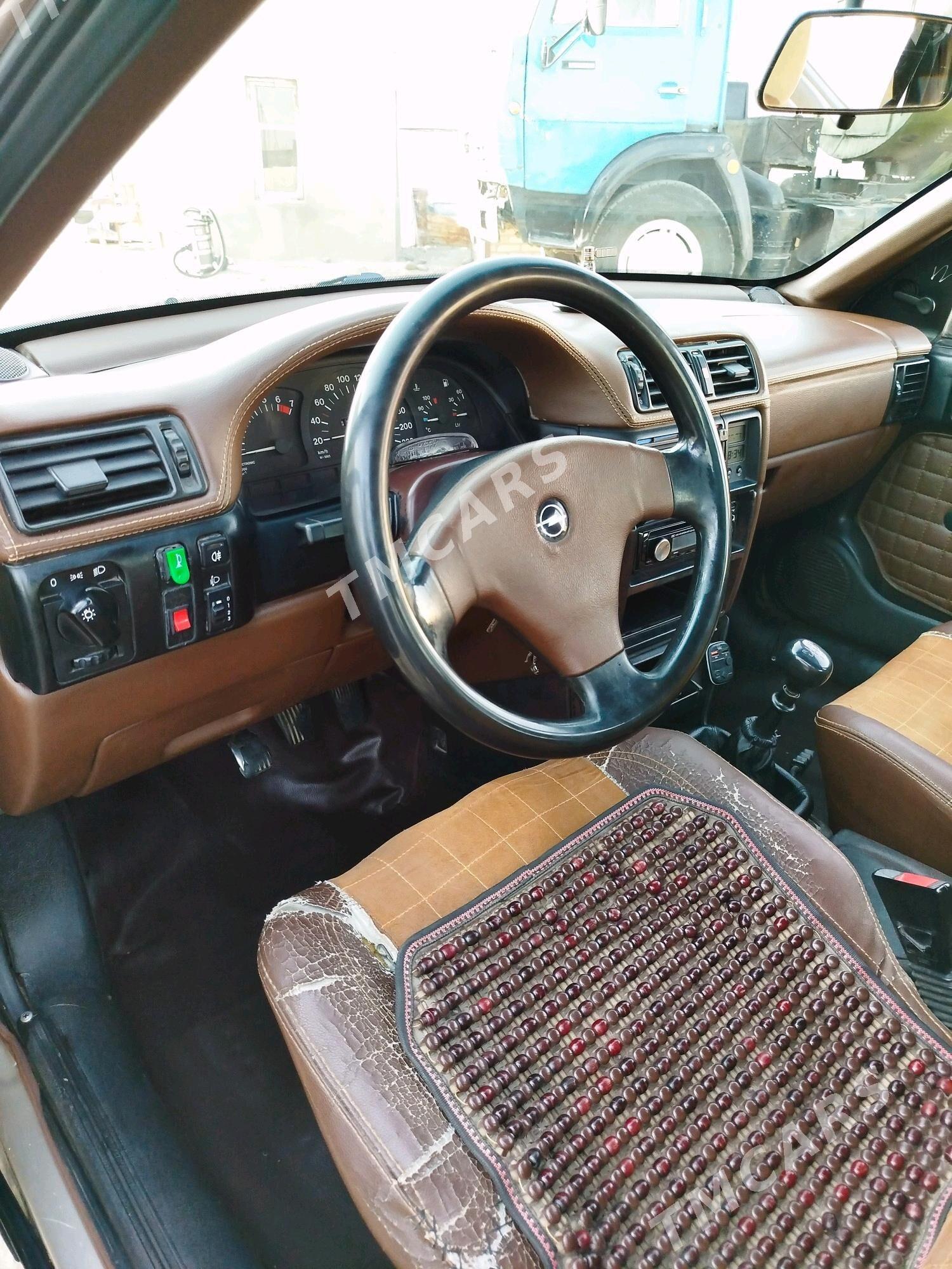 Opel Vectra 1990 - 35 000 TMT - Мургап - img 4