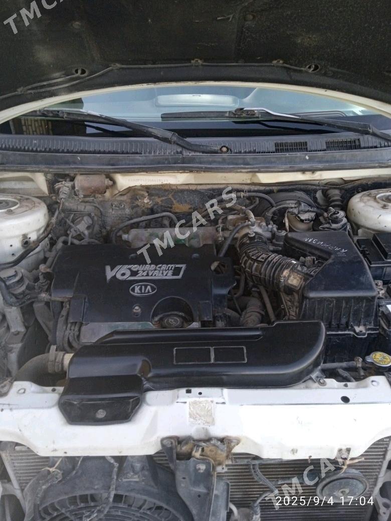 Kia Carnival 2001 - 40 000 TMT - Гурбансолтан Едже - img 3
