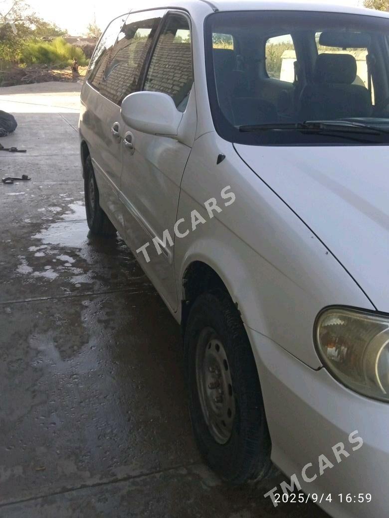 Kia Carnival 2001 - 40 000 TMT - Гурбансолтан Едже - img 8