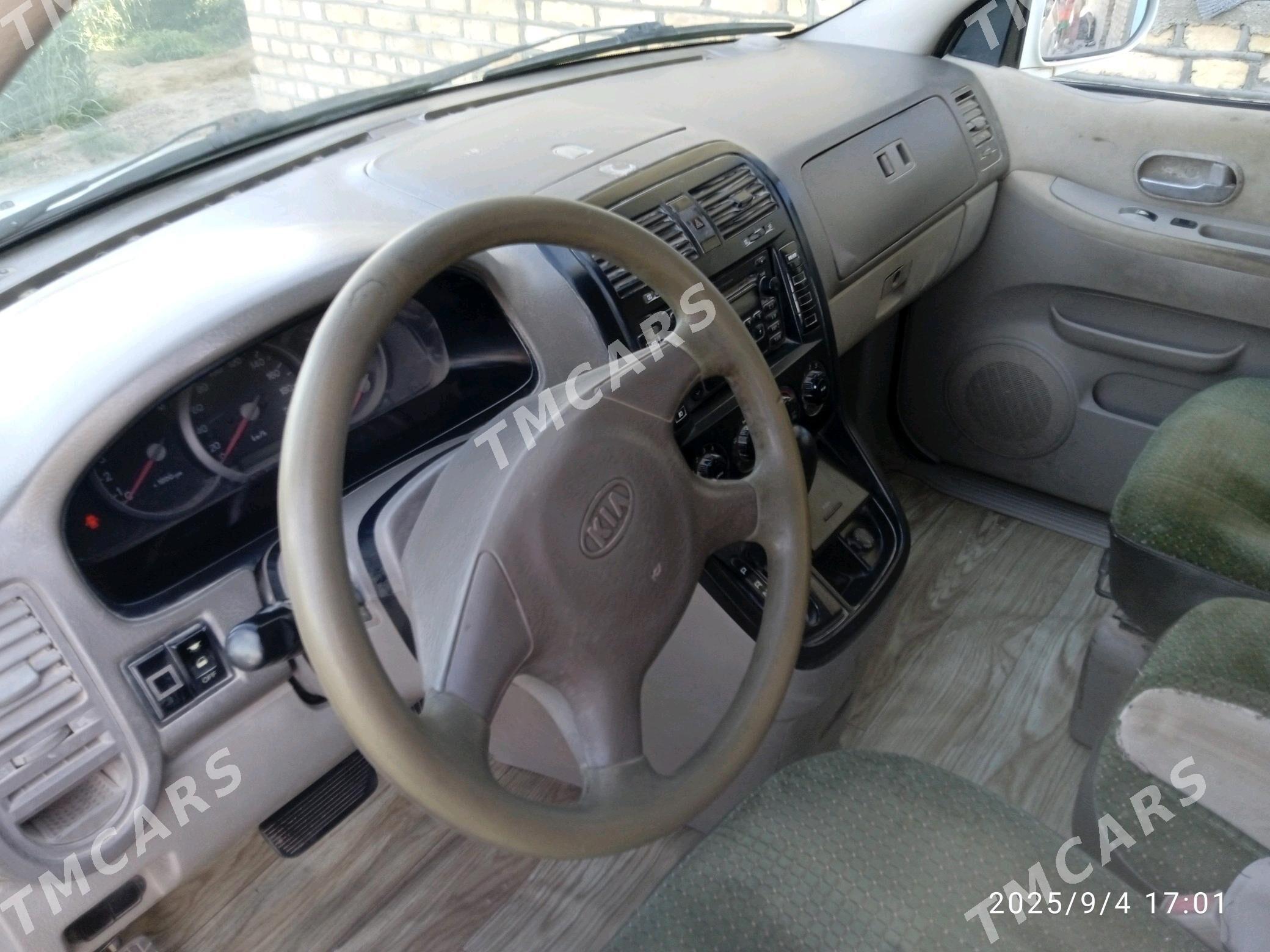 Kia Carnival 2001 - 40 000 TMT - Гурбансолтан Едже - img 7