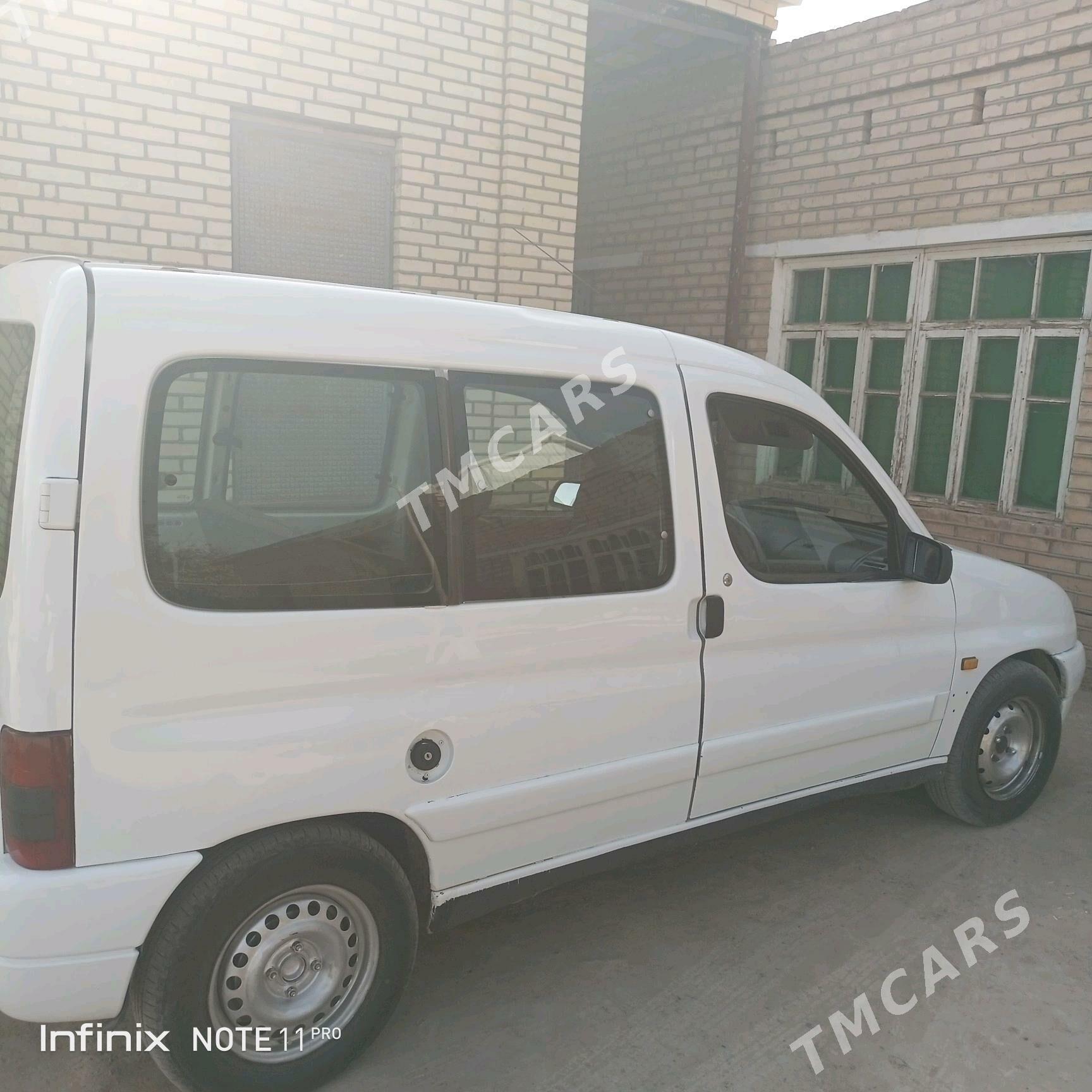 Toyota Carina 1998 - 40 000 TMT - Байрамали - img 2