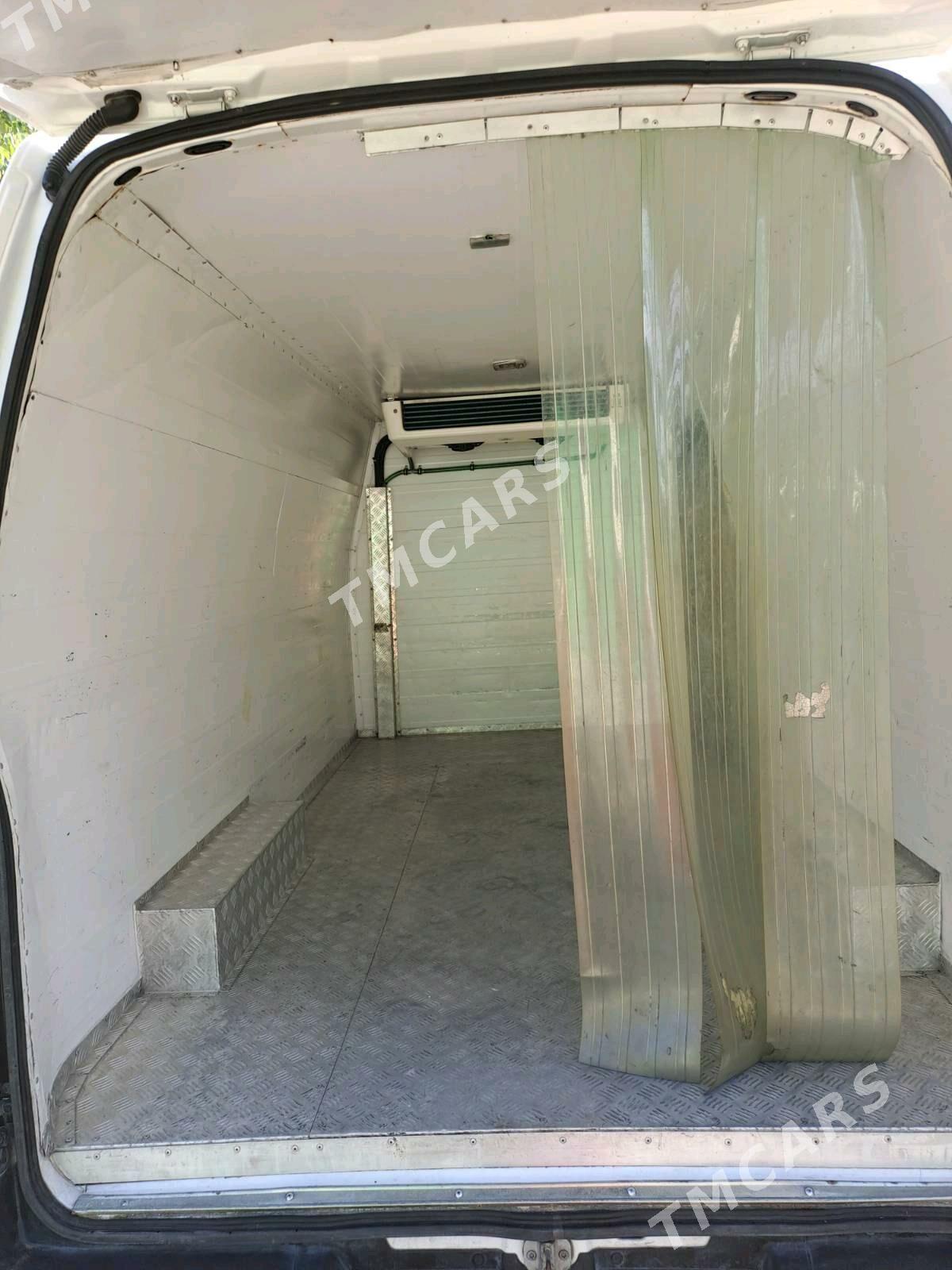 Nissan Urvan 2021 - 375 000 TMT - Ашхабад - img 1