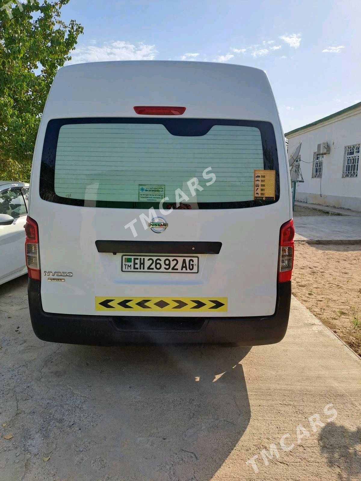 Nissan Urvan 2021 - 375 000 TMT - Ашхабад - img 2