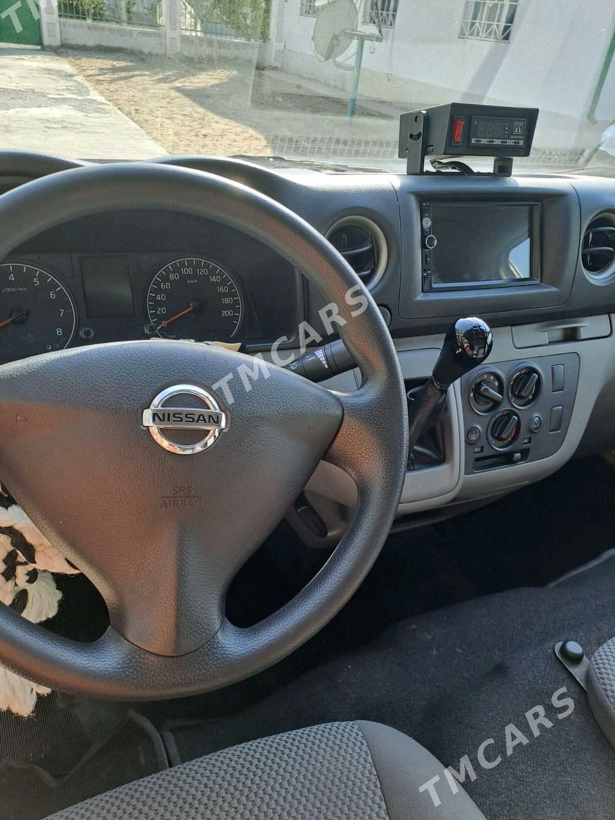 Nissan Urvan 2021 - 375 000 TMT - Ашхабад - img 3