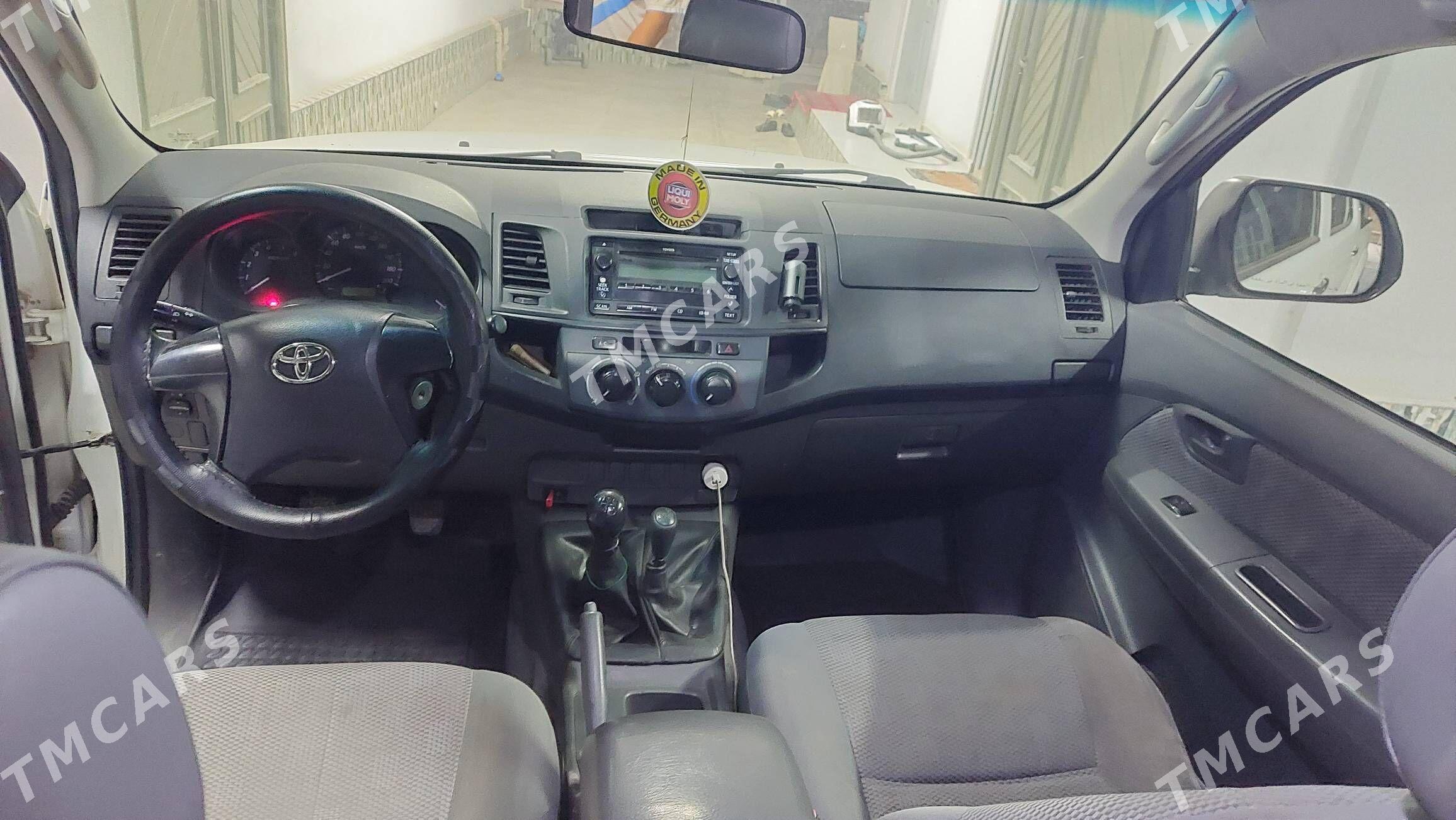 Toyota Hilux 2013 - 275 000 TMT - Туркменабат - img 4