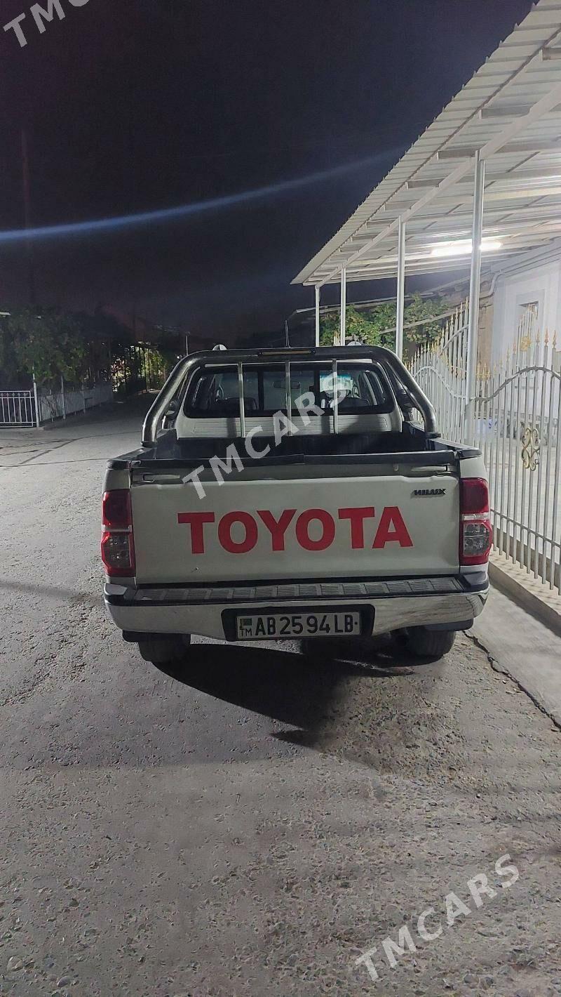 Toyota Hilux 2013 - 275 000 TMT - Туркменабат - img 8