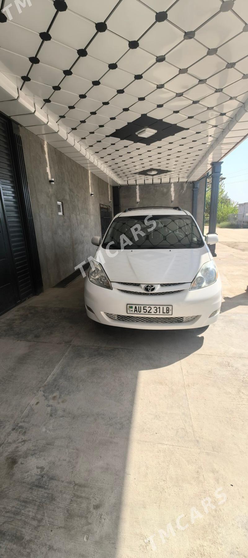 Toyota Sienna 2008 - 260 000 TMT - Туркменабат - img 8