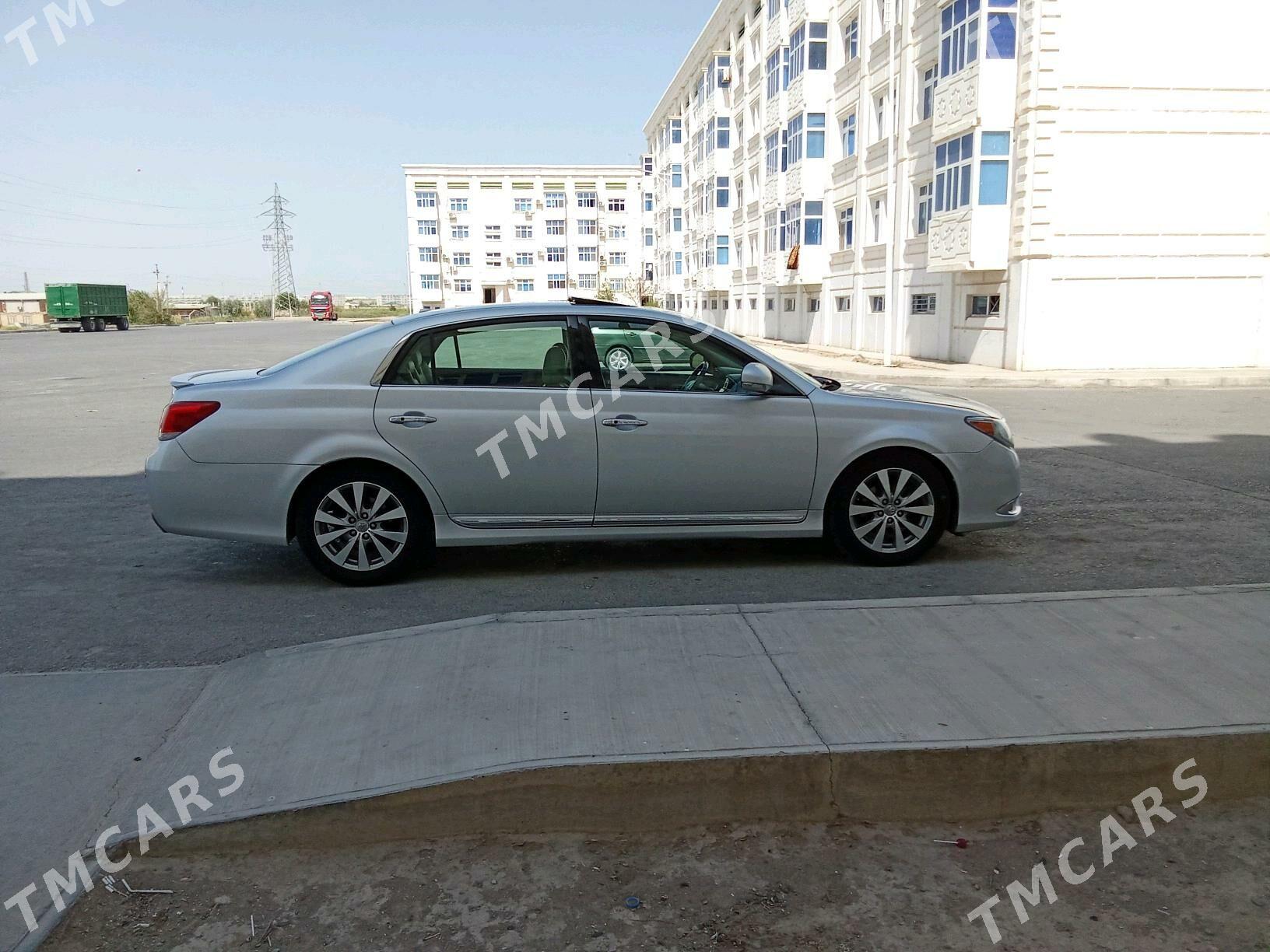 Toyota Avalon 2011 - 300 000 TMT - Saýat - img 2