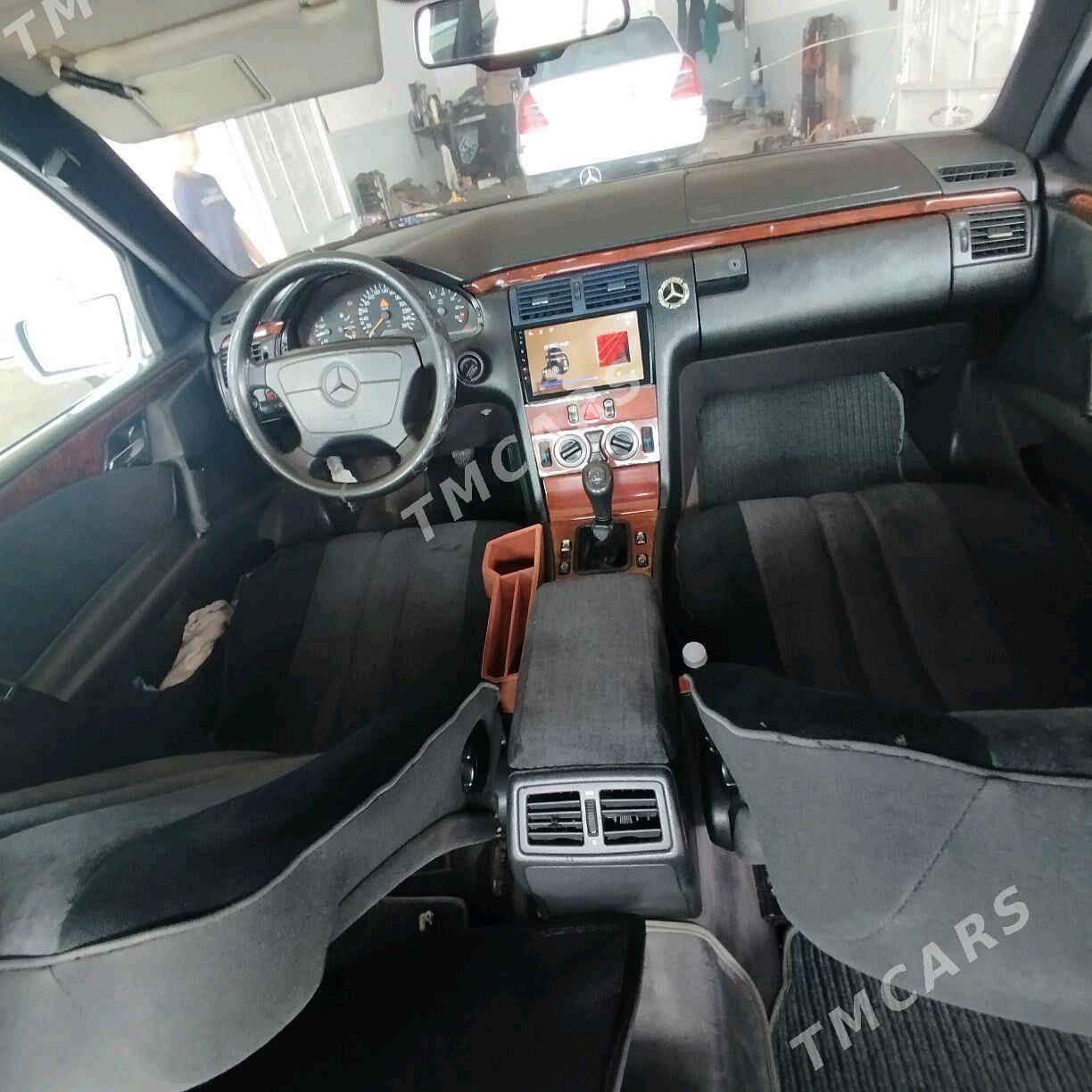Mercedes-Benz E320 1996 - 95 000 TMT - Туркменбаши - img 6