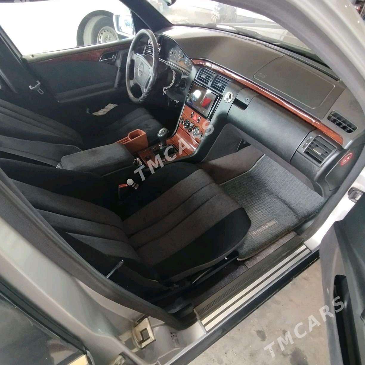 Mercedes-Benz E320 1996 - 95 000 TMT - Туркменбаши - img 5