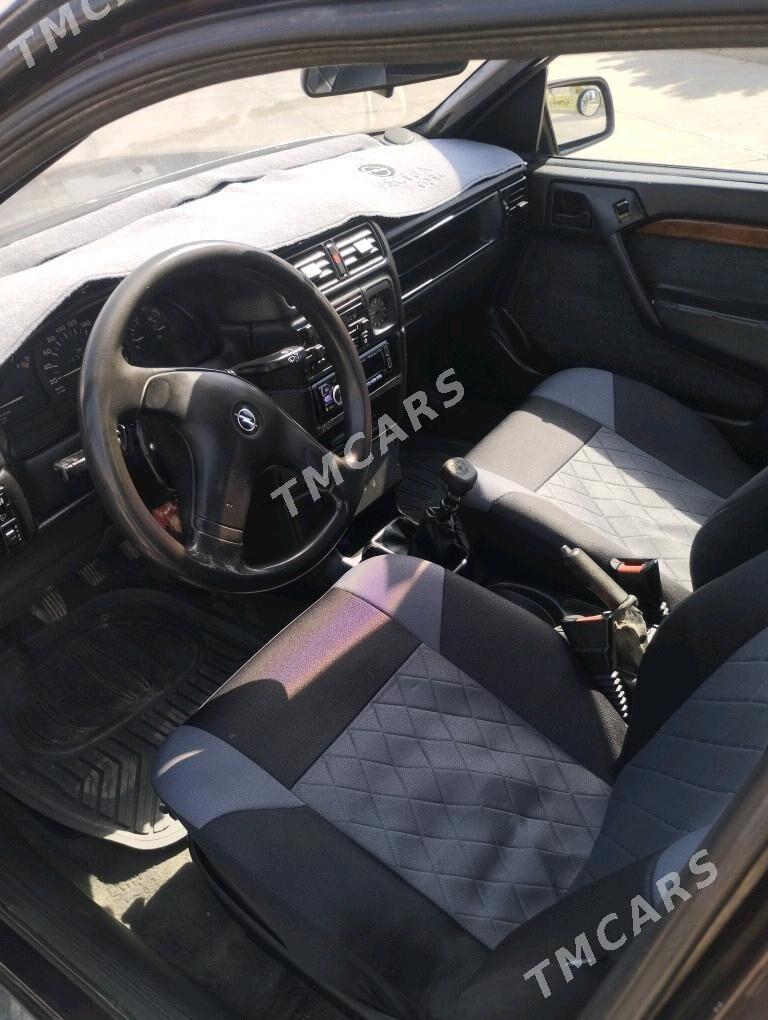Opel Vectra 1993 - 48 000 TMT - Сакар - img 6