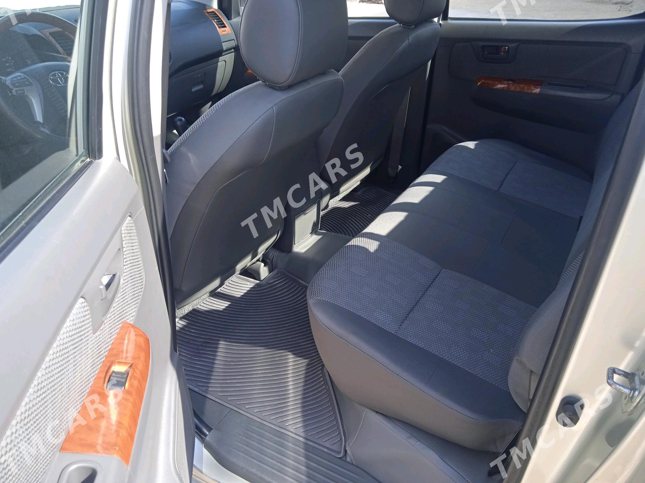 Toyota Hilux 2014 - 390 000 TMT - Балканабат - img 2