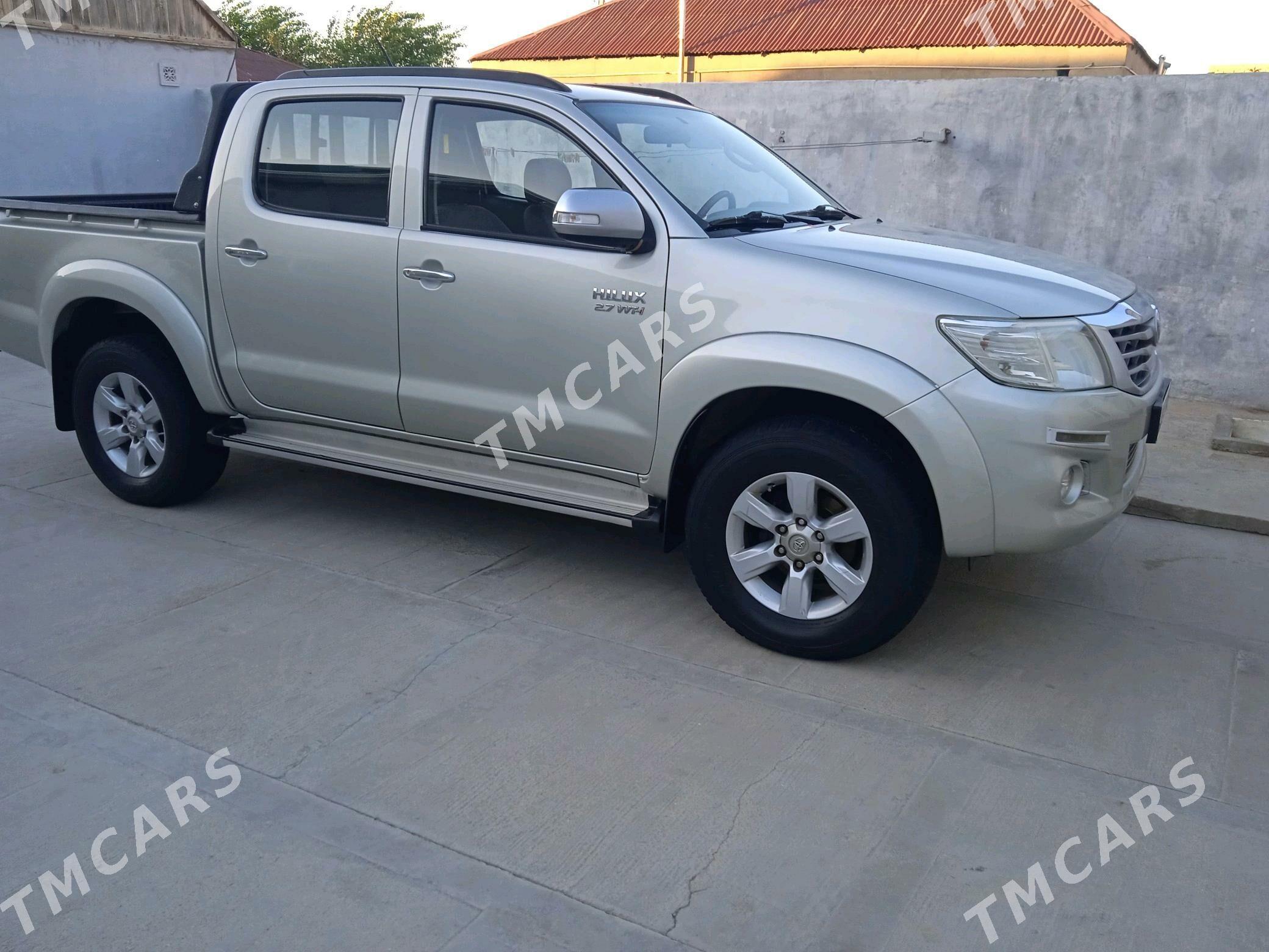Toyota Hilux 2014 - 390 000 TMT - Балканабат - img 3